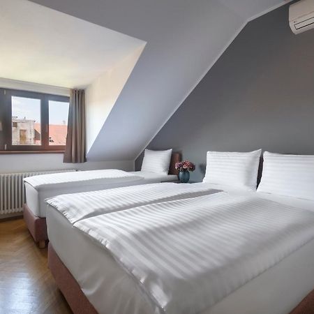 Bohemian Dreams Apartments And Suites Прага Екстер'єр фото