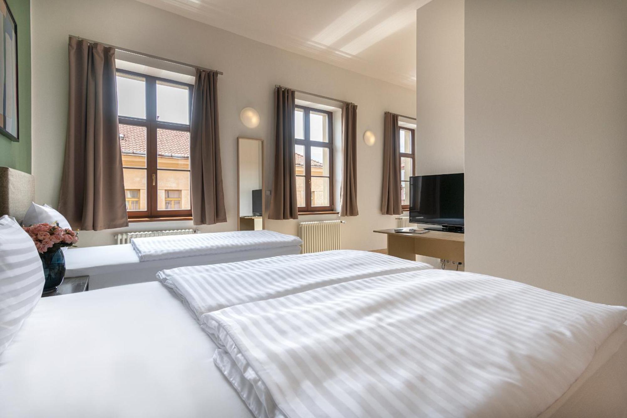 Bohemian Dreams Apartments And Suites By Dwellfort Прага Номер фото